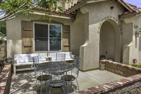 2829 Emerald Ln, Lancaster, CA 93535 photo 4