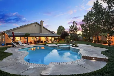 41702 Firenze St, Lancaster, CA 93536 photo 2