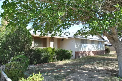 42504 E 8th St, Lancaster, CA 93535 photo 2