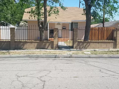221 W Kettering St, Lancaster, CA 93534 photo 2