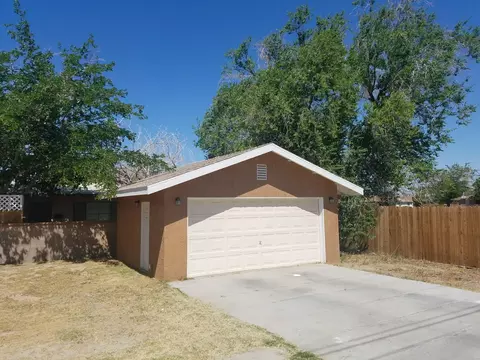 221 W Kettering St, Lancaster, CA 93534 photo 4