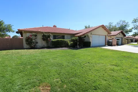 1210 Franklin Ave, Lancaster, CA 93535 photo 2