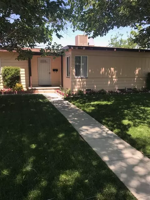1309 W Ivesbrook St, Lancaster, CA 93534 photo 2