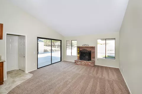 36027 E 43rd St, Palmdale, CA 93552 photo 2