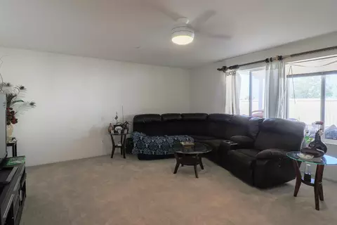 43256 Carol Dr, Lancaster, CA 93535 photo 10