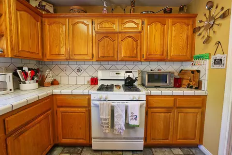 23081 Lakeview Dr, Tehachapi, CA 93561 photo 13