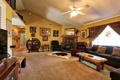 23081 Lakeview Dr, Tehachapi, CA 93561 photo 8