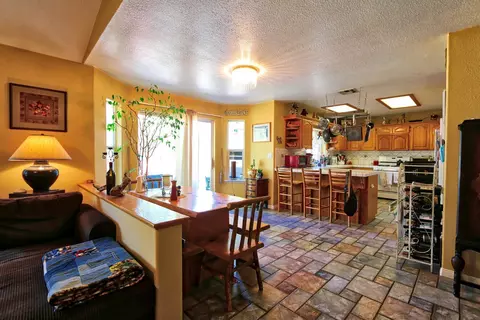 23081 Lakeview Dr, Tehachapi, CA 93561 photo 10