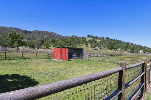 23081 Lakeview Dr, Tehachapi, CA 93561 photo 37