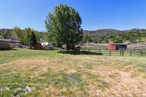 23081 Lakeview Dr, Tehachapi, CA 93561 photo 42