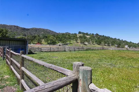 23081 Lakeview Dr, Tehachapi, CA 93561 photo 40