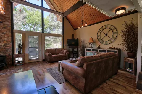 27200 Bear Valley Rd, Tehachapi, CA 93561 photo 4