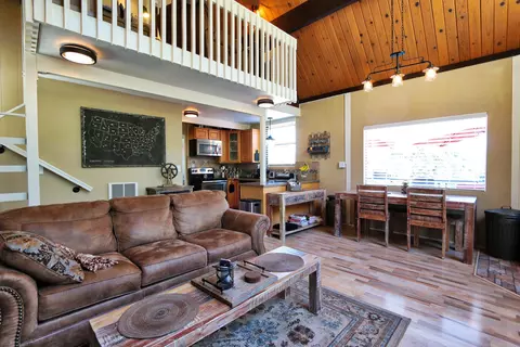 27200 Bear Valley Rd, Tehachapi, CA 93561 photo 2