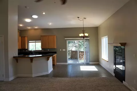 22921 Monroe Ln, Tehachapi, CA 93561 photo 4