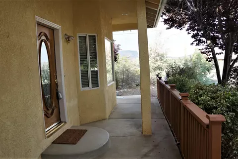 22921 Monroe Ln, Tehachapi, CA 93561 photo 2
