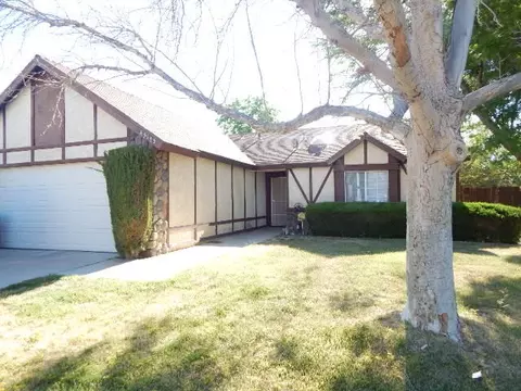 45135 Rodin Ave, Lancaster, CA 93535 photo 2