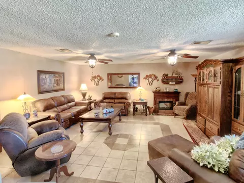 573 E Avenue J1, Lancaster, CA 93535 photo 5