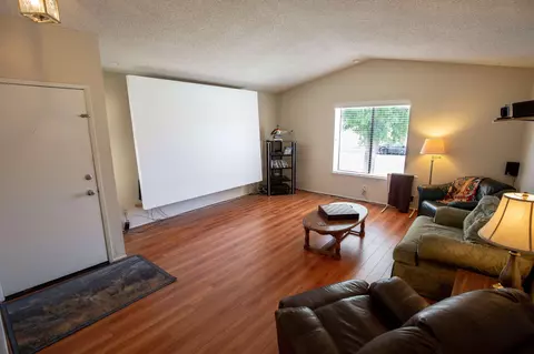 37515 37th St, Palmdale, CA 93550 photo 5
