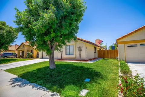 37515 37th St, Palmdale, CA 93550 photo 2