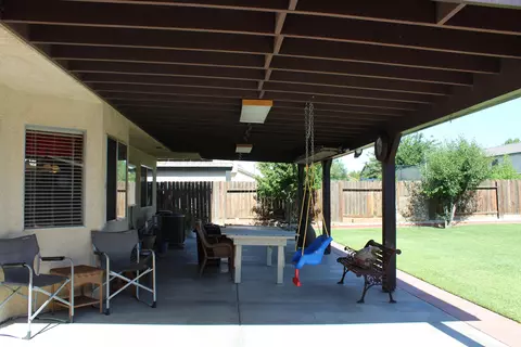 2324 E Kettering St, Lancaster, CA 93535 photo 4