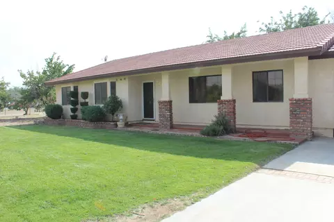 44921 E 46th St, Lancaster, CA 93535 photo 2