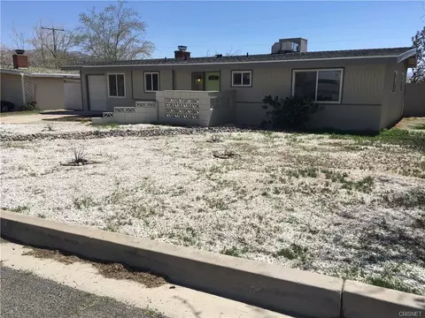 23931 Guajome Rd, Apple Valley, CA 92307 photo 2