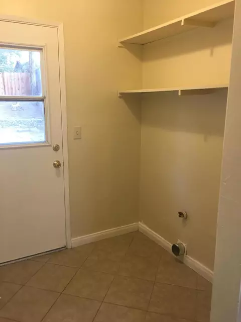 324 E Avenue R6, Palmdale, CA 93550 photo 4