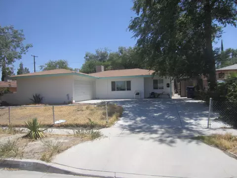 324 E Avenue R6, Palmdale, CA 93550 photo 2