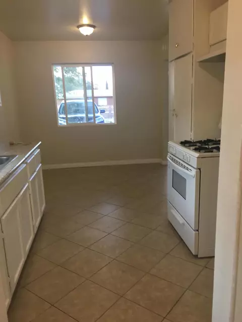 324 E Avenue R6, Palmdale, CA 93550 photo 6