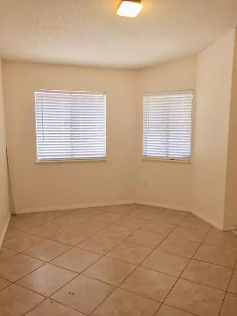 37012 32nd St E, Palmdale, CA 93550 photo 4