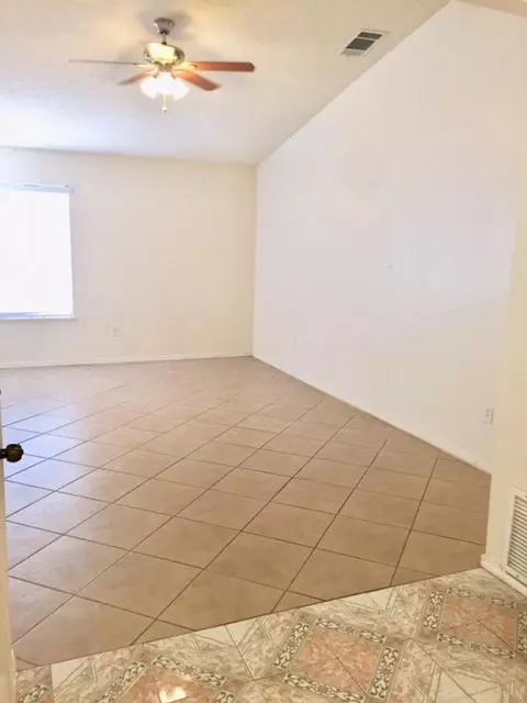 37012 32nd St E, Palmdale, CA 93550 photo 2