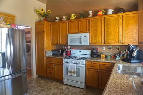 3165 Shale Rd, Palmdale, CA 93550 photo 6