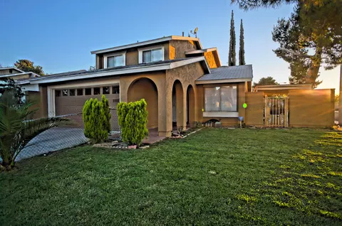 37657 E 29th St, Palmdale, CA 93550 photo 1