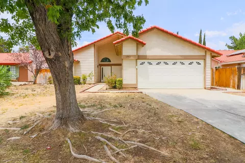 1541 E Lingard St, Lancaster, CA 93535 photo 3