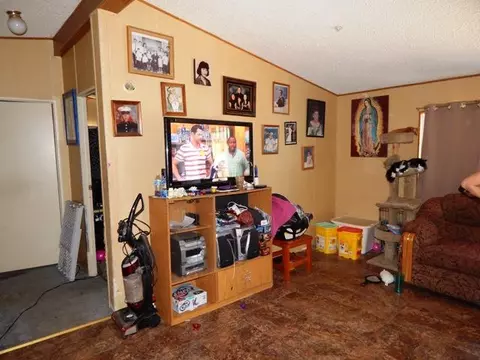 48605 E 100th St, Lancaster, CA 93535 photo 3