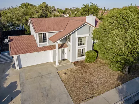 37702 Dixie Dr, Palmdale, CA 93550 photo 2