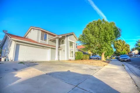 37702 Dixie Dr, Palmdale, CA 93550 photo 3