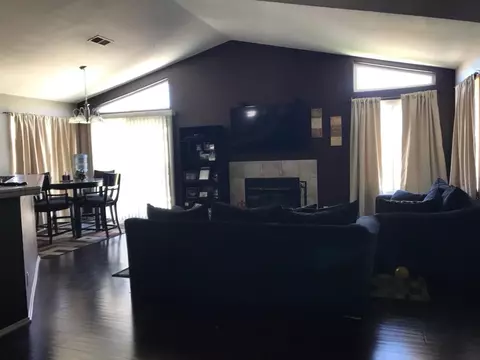 1627 E Kettering St, Lancaster, CA 93535 photo 3