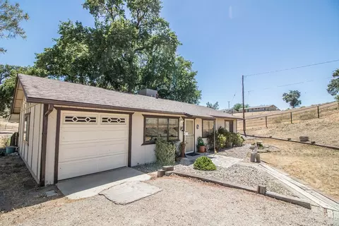 22120 Lilac St, Tehachapi, CA 93561 photo 2
