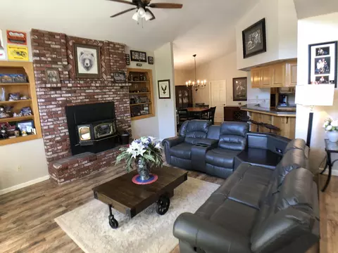 23371 Lakeview Dr, Tehachapi, CA 93561 photo 8