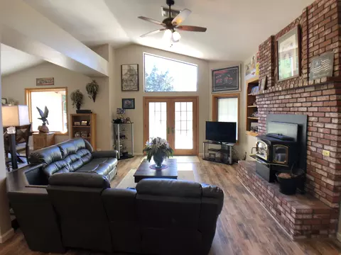 23371 Lakeview Dr, Tehachapi, CA 93561 photo 11
