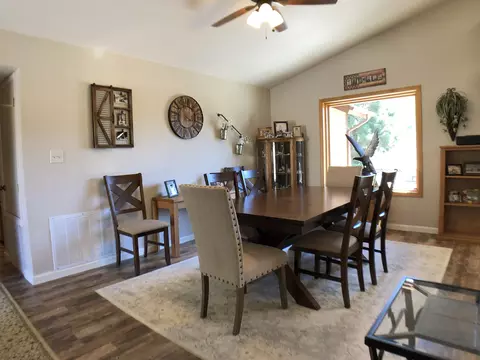 23371 Lakeview Dr, Tehachapi, CA 93561 photo 14