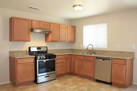 43145 33rd St, Lancaster, CA 93535 photo 2