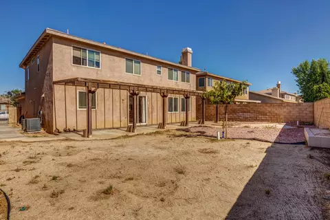 44643 Leslie Ct, Lancaster, CA 93535 photo 9
