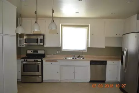 43815 2nd St E, Lancaster, CA 93535 photo 3