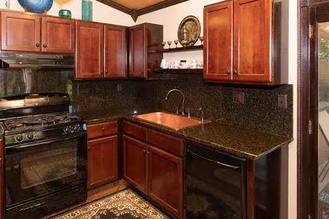 202 Chestnut Ct, Tehachapi, CA 93561 photo 4