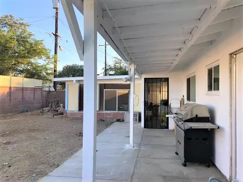 338 E Kildare St, Lancaster, CA 93535 photo 2
