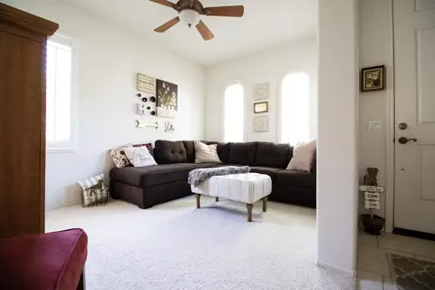 28443 Stansfield Ln, Saugus, CA 91350 photo 2