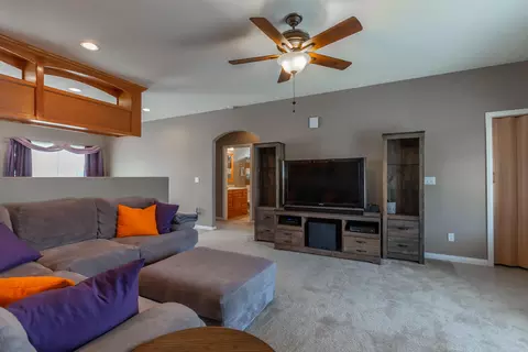 21931 Berne St, Tehachapi, CA 93561 photo 5