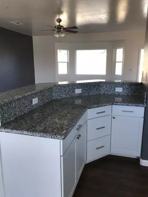 21217 Indian Wells Dr, Tehachapi, CA 93561 photo 3